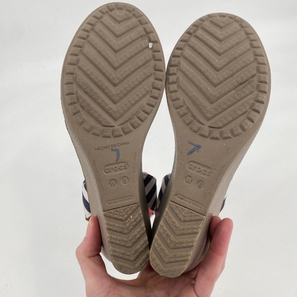 Crocs sandals womens 8 navy striped nautical leigh wedge strappy lightweight - Picture 6 of 7